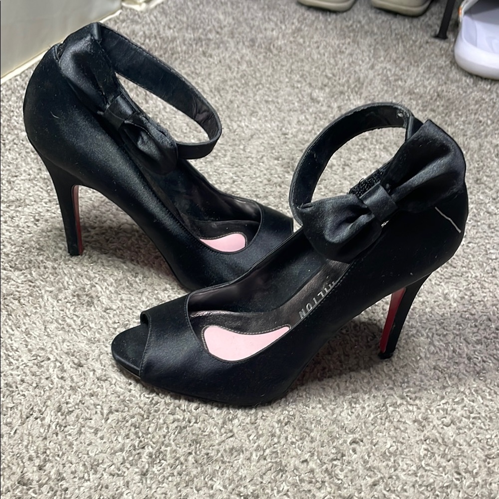 Paris Hilton Elegant Black Peep-Toe Heels with Bow